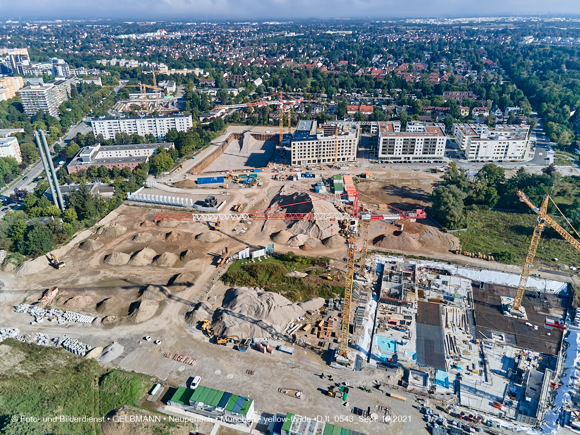 19.09.2021 - Aktuelle Luftbilder aus dem Alexisquartier und Pandion Verde in Neuperlach in München